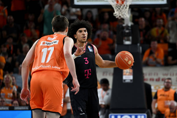 年仅19岁 年仅19岁