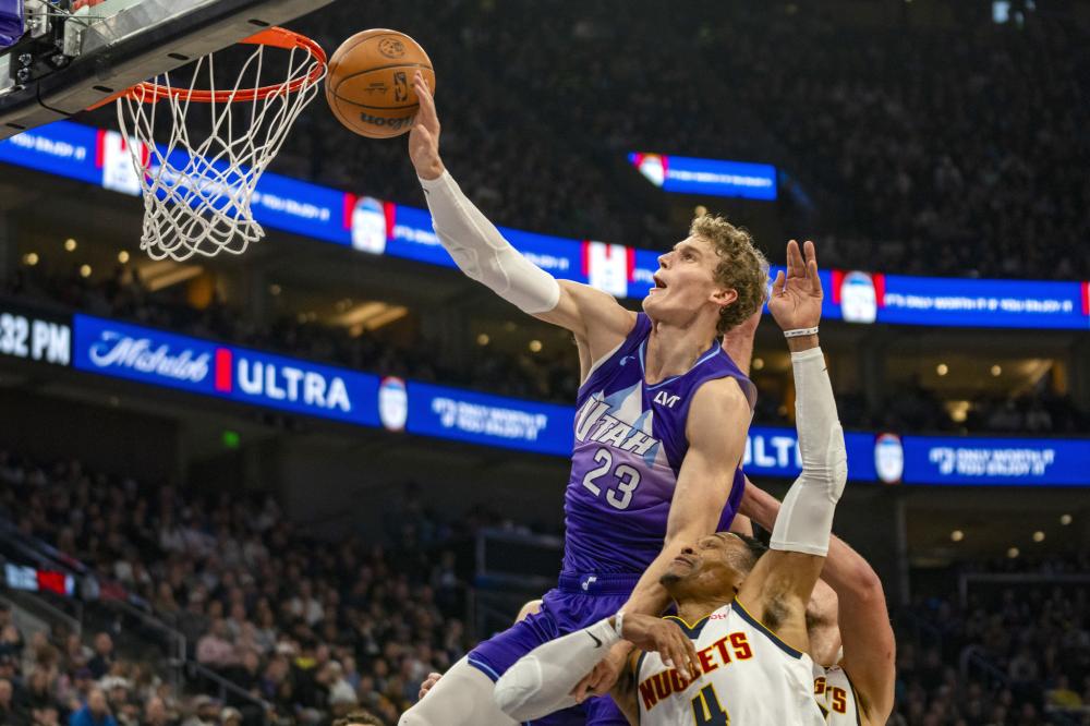 两人虽然背 两人虽然背