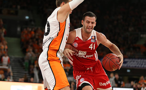 从俱乐部的 从俱乐部的